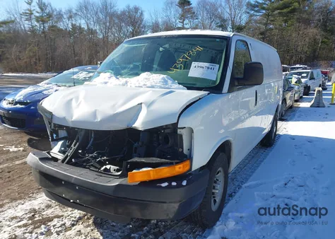 2013 Chevrolet Express 2500 Work Van z USA, uszkodzony, nr VIN 1GCWGFCA8D1126118
